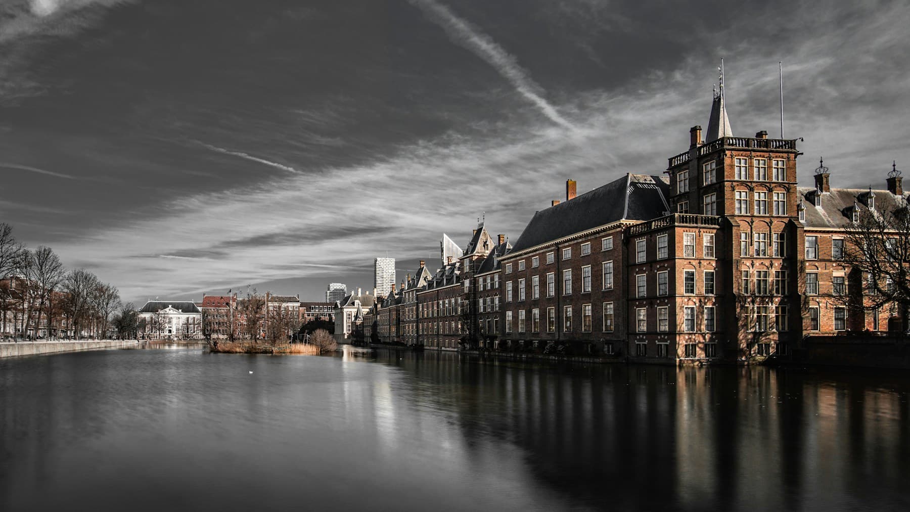 Het Binnenhof en de Hofvijver in Den Haag